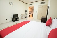 OYO Home 135 Studio Discovery Gardens