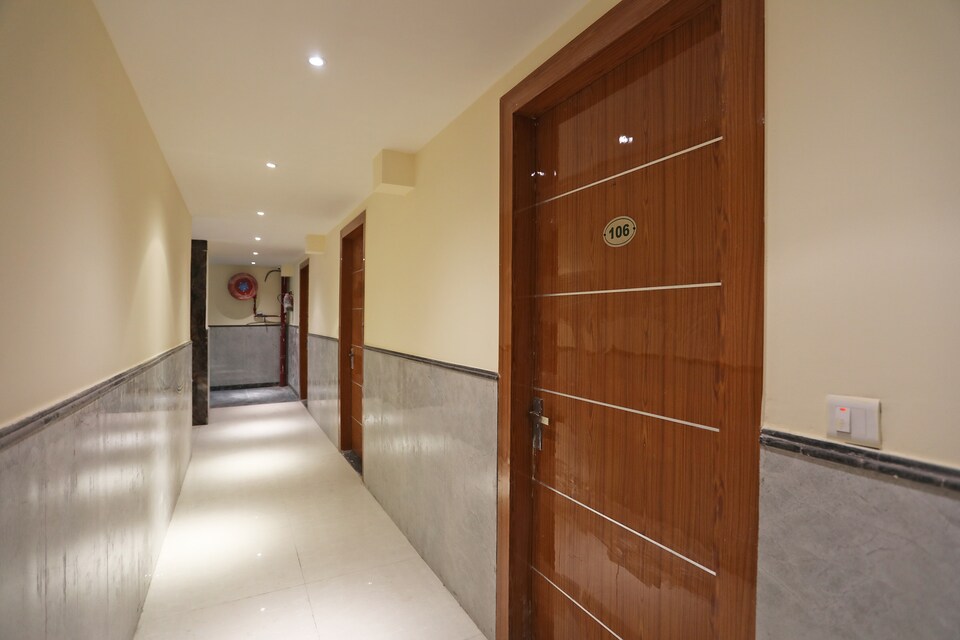 OYO 22988 Aero Smart, Airport Delhi, Delhi Transit