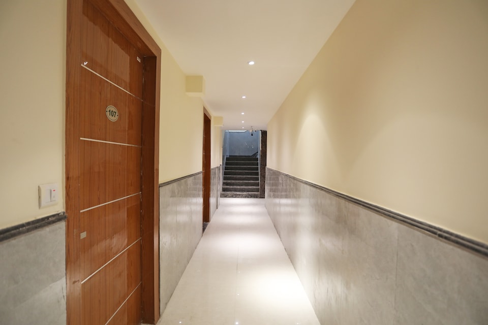 OYO 22988 Aero Smart, Airport Delhi, Delhi Transit