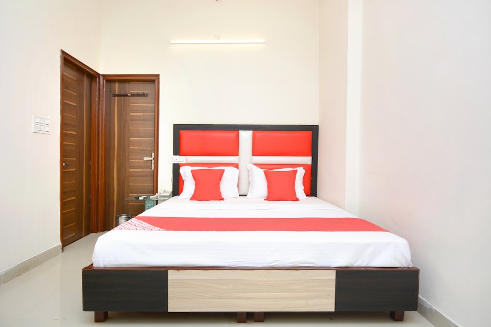 OYO Hotel Ozas Grand, Mohali, Mohali