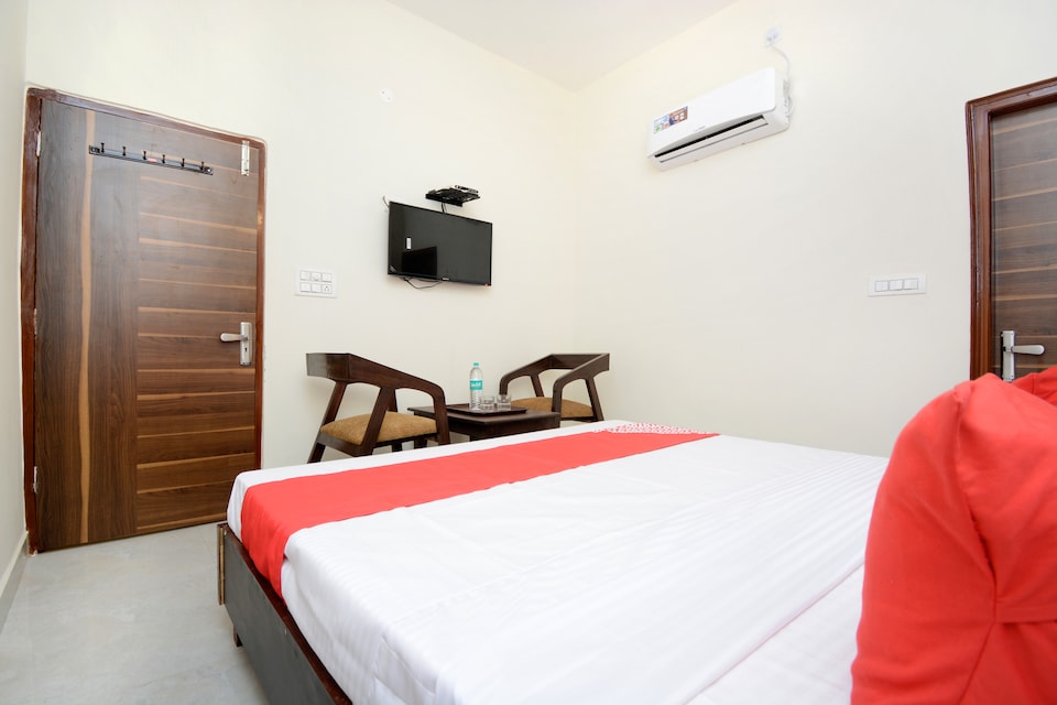 OYO Hotel Ozas Grand, Mohali, Mohali
