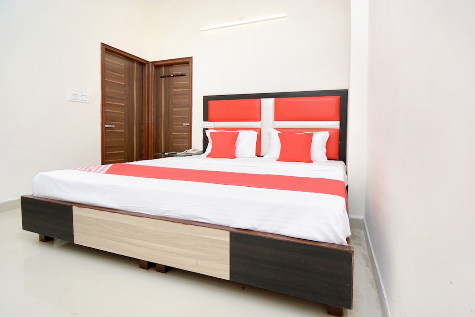 OYO Hotel Ozas Grand, Mohali, Mohali