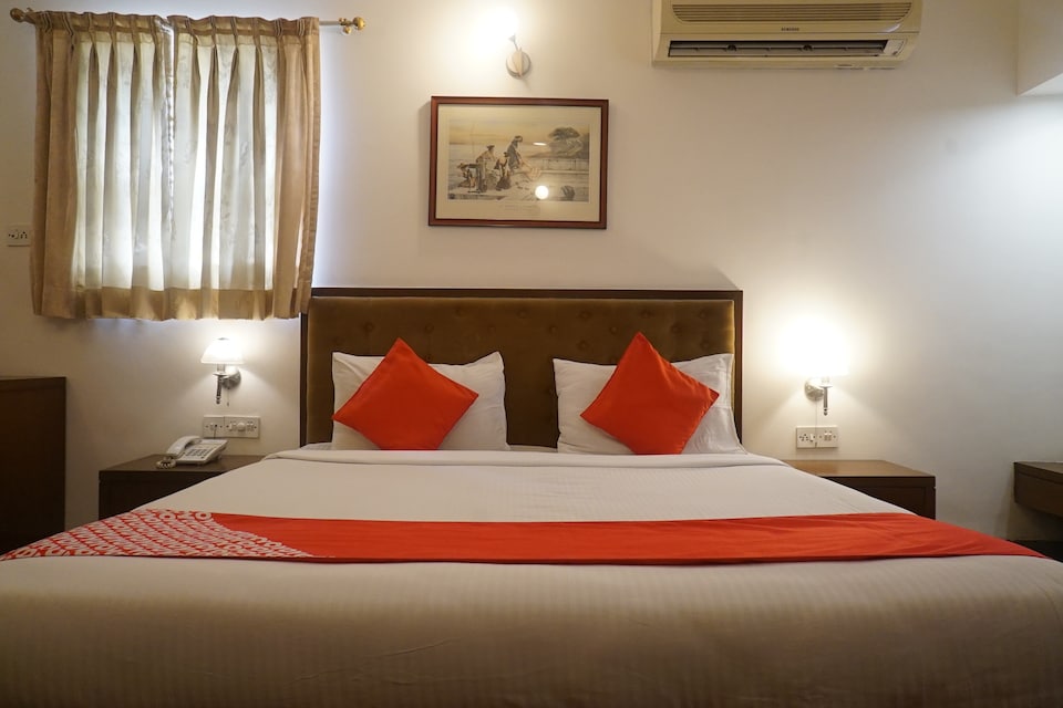 OYO Beverly Hills Hotel Near Laxminarayan Theatre, Pune Camp, Pune