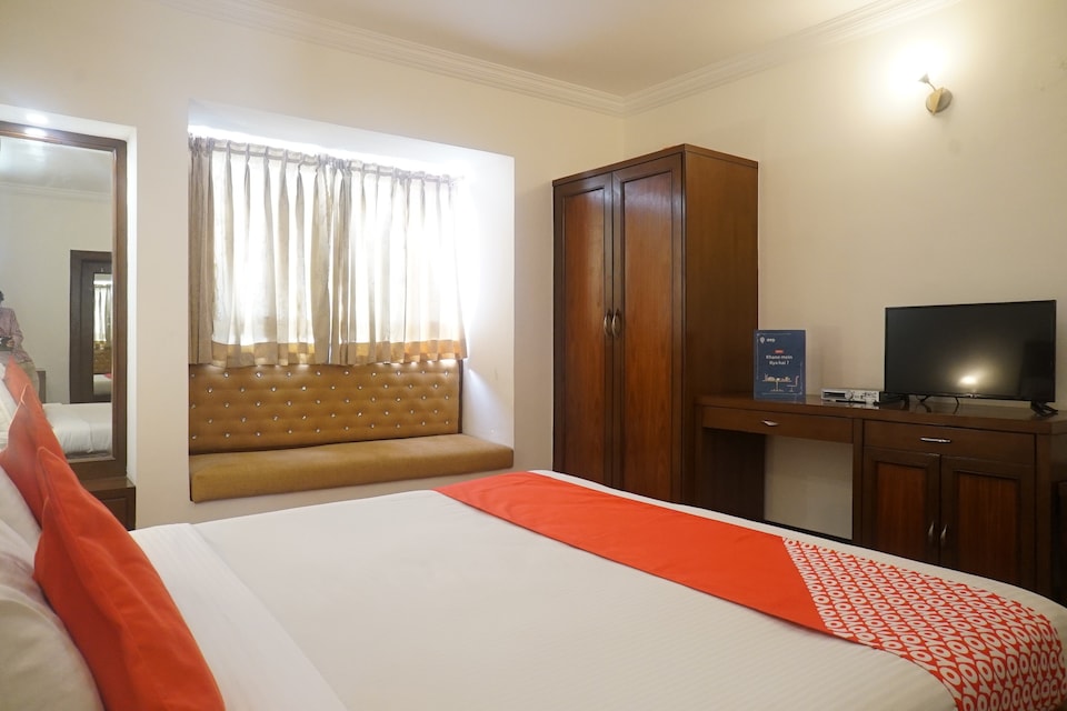 OYO Beverly Hills Hotel Near Laxminarayan Theatre, Pune Camp, Pune