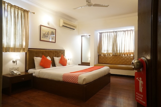 OYO Beverly Hills Hotel Near Laxminarayan Theatre