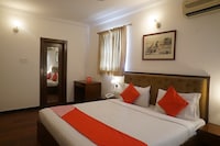 OYO Beverly Hills Hotel Near Laxminarayan Theatre