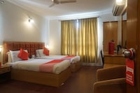 OYO Beverly Hills Hotel Near Laxminarayan Theatre