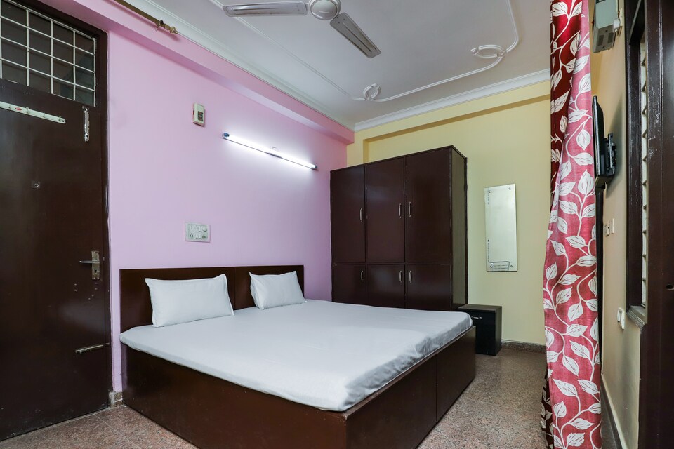 OYO LIFE GRG1123 Nr Huda City Center Metro, Golf Course Road, गुड़गांव