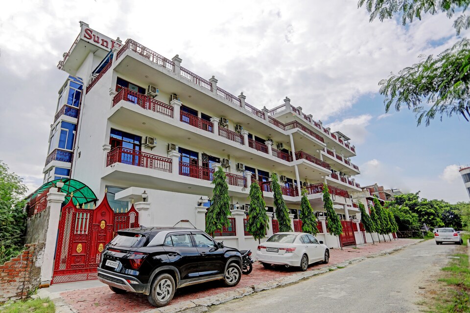 Collection O 23018 Sun Haven, Greater Noida, Noida