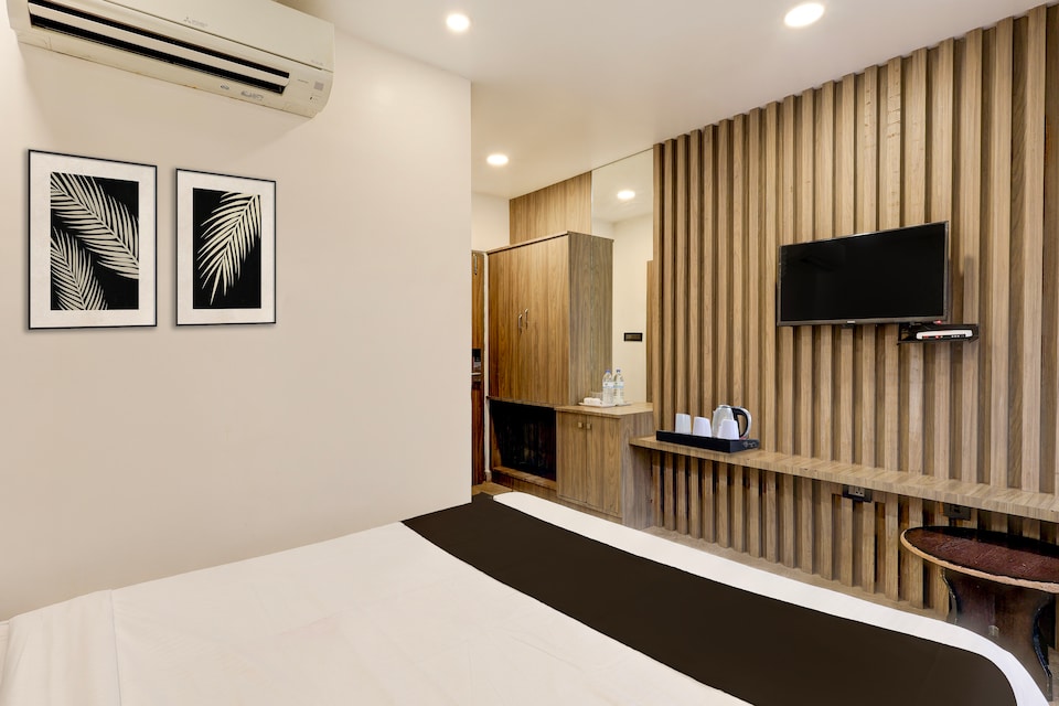 Townhouse V Hotel, Mahanadu Extension VIjayawada-II, विजयवाड़ा