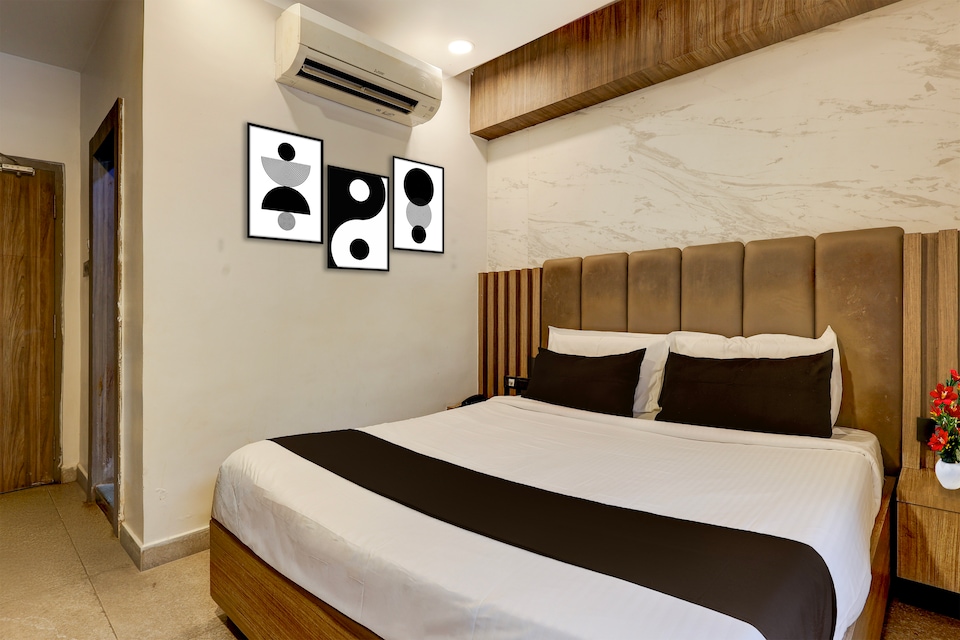 Townhouse V Hotel, Mahanadu Extension VIjayawada-II, विजयवाड़ा