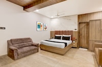 Super Townhouse V Hotel