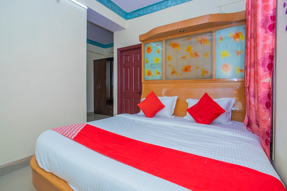 OYO 23046 New Aishwarya Comforts, Mathikere Bangalore, Bangalore