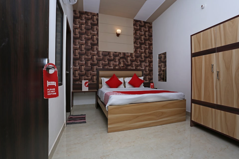 OYO 23071 Hotel Arman Palace & Banquet, Fatehabad Road, Agra