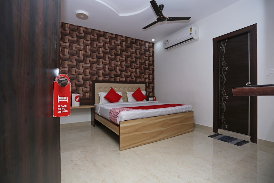 OYO 23071 Hotel Arman Palace & Banquet, Fatehabad Road, Agra