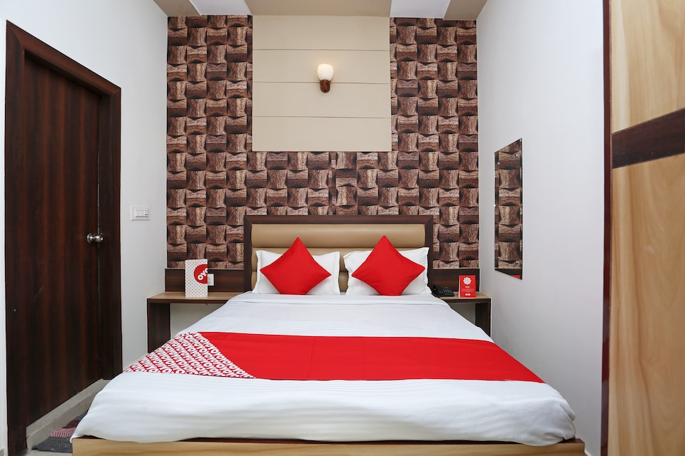 OYO 23071 Hotel Arman Palace & Banquet, Fatehabad Road, Agra