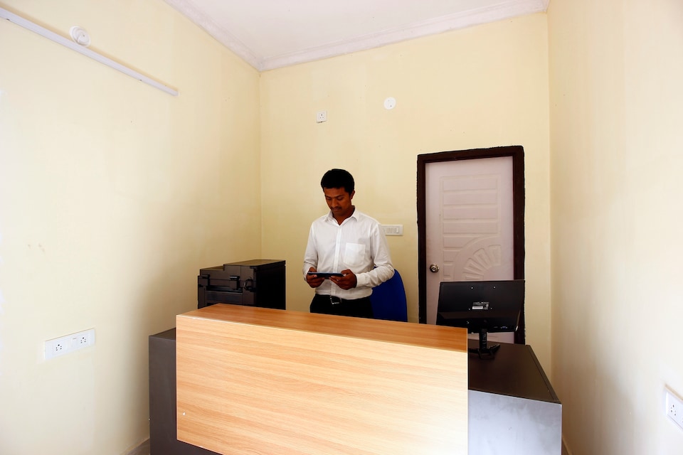 OYO Flagship 23080 Opposite Rainbow Children's Hospital, Kothaguda, Hyderabad