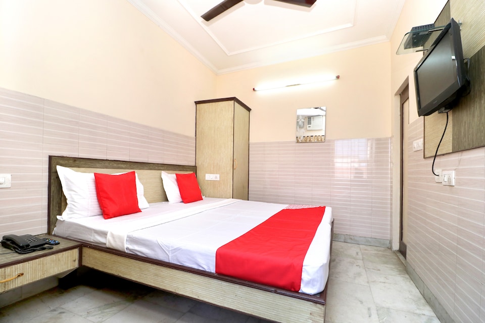 OYO Chhabra Guest House, Jalandhar Bus Stand, Jalandhar