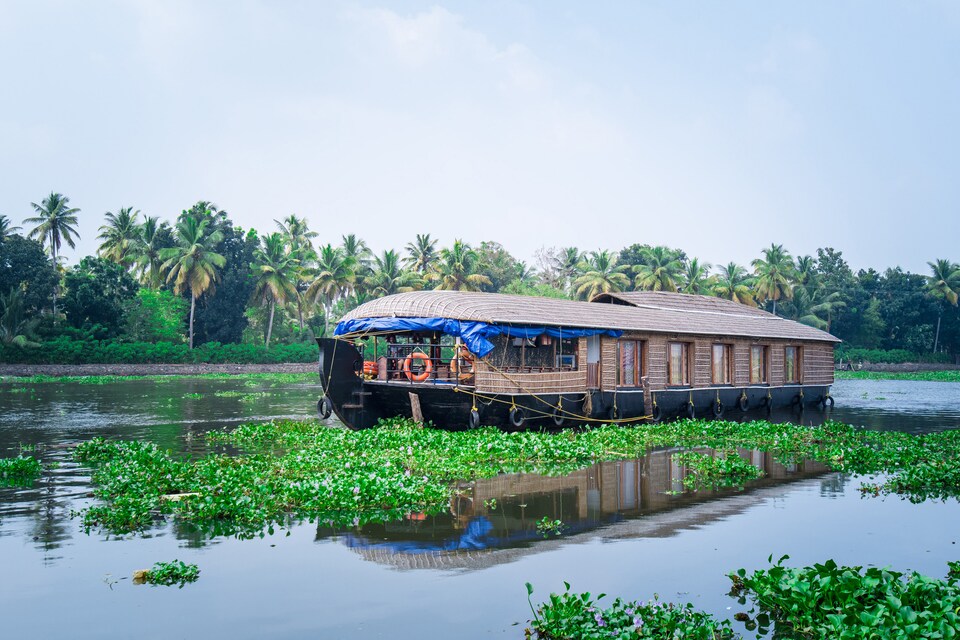 OYO Houseboat Ganga 5bhk Deluxe, Alappuzha Backwaters, Punnamada Alleppey