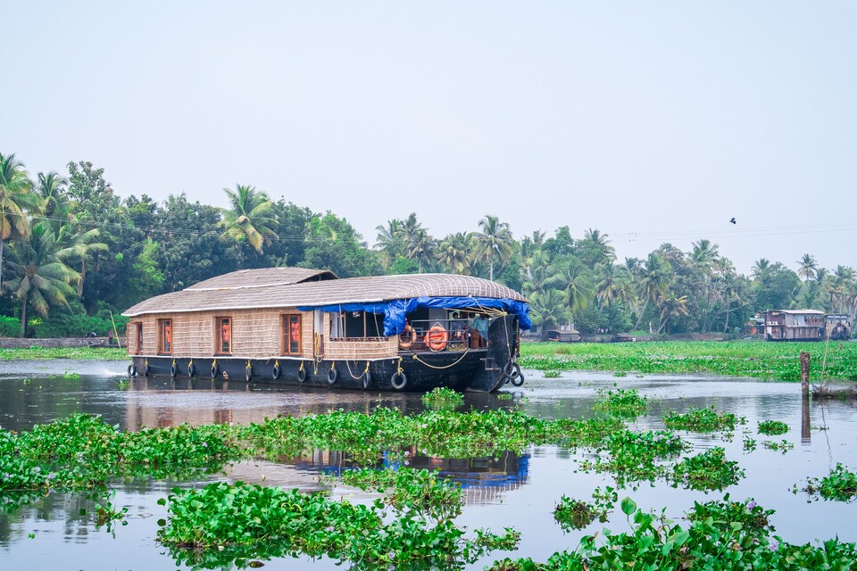 OYO Houseboat Ganga 5bhk Deluxe, Alappuzha Backwaters, Punnamada Alleppey