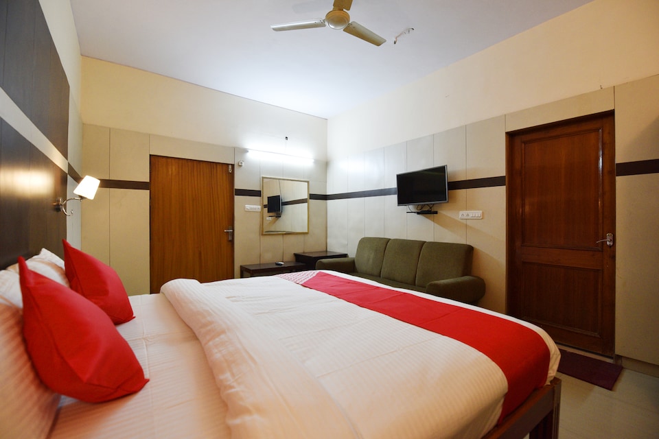 OYO Hotel Bagga Vilas, Raja Park Jaipur, Jaipur