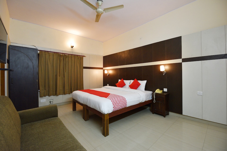 OYO Hotel Bagga Vilas, Raja Park Jaipur, Jaipur