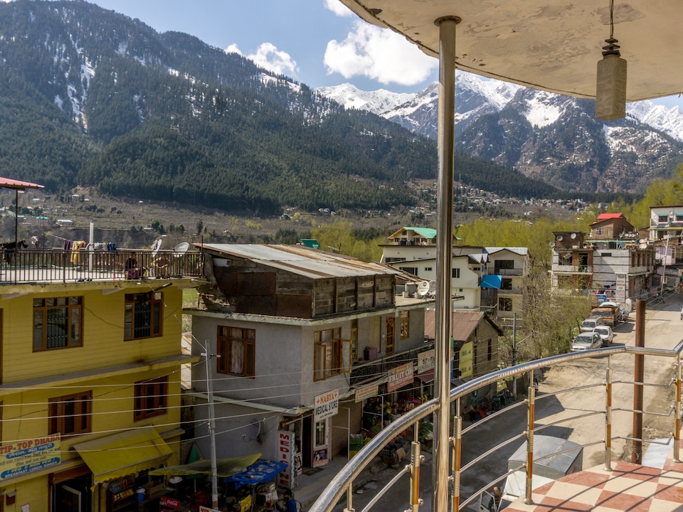 OYO 23130 Radhika Cottage, Naggar Road, Manali