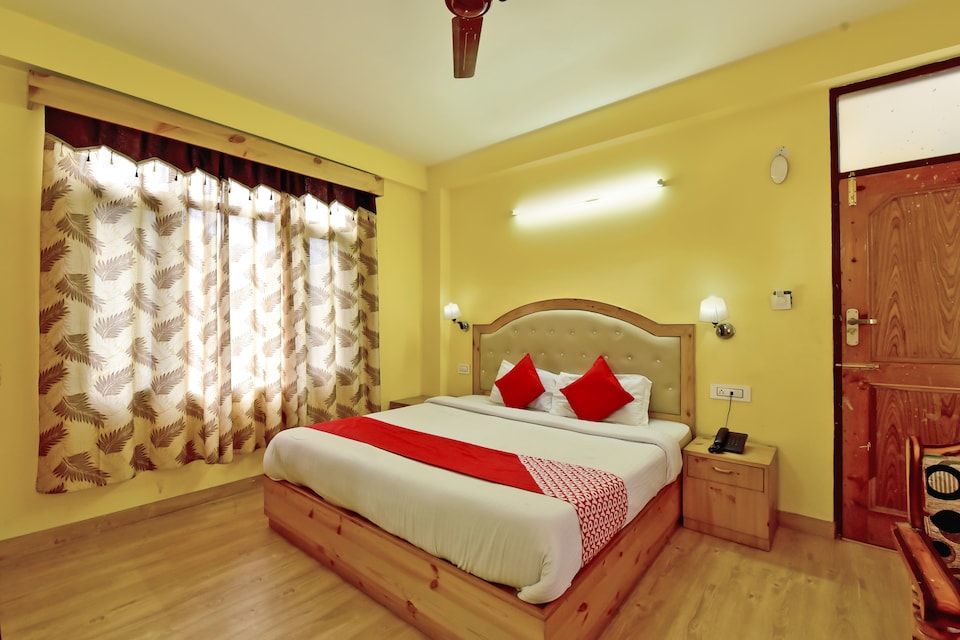 OYO 23130 Radhika Cottage, Naggar Road, Manali