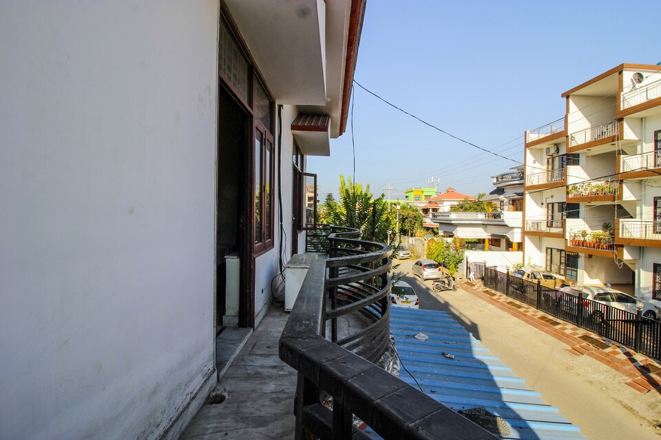 Live on DHN887, Dehradun ISBT, Dehradun