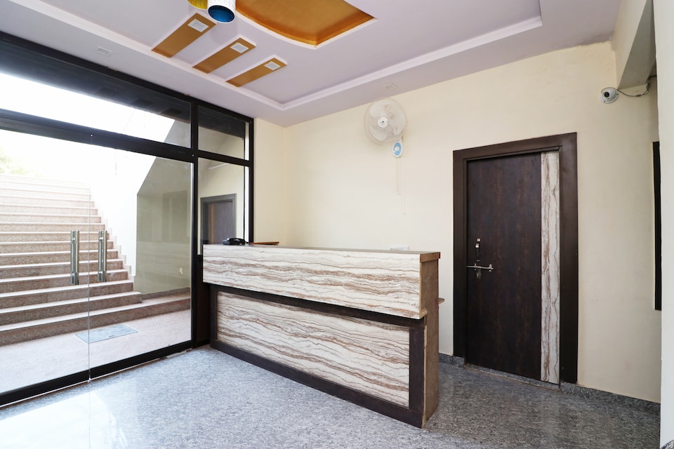 Hotel O sudershan ha, Fatehabad Road, Agra