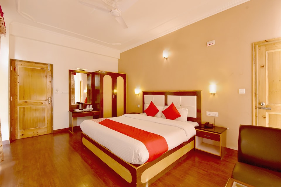 OYO 23205 Hotel Aakash Regency, Naggar Road, Manali