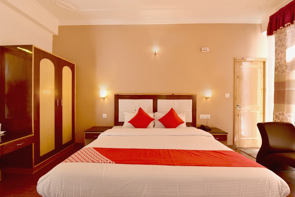 OYO 23205 Hotel Aakash Regency, Naggar Road, Manali