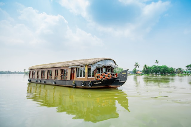 OYO Khbo Diamond Sharing Houseboat