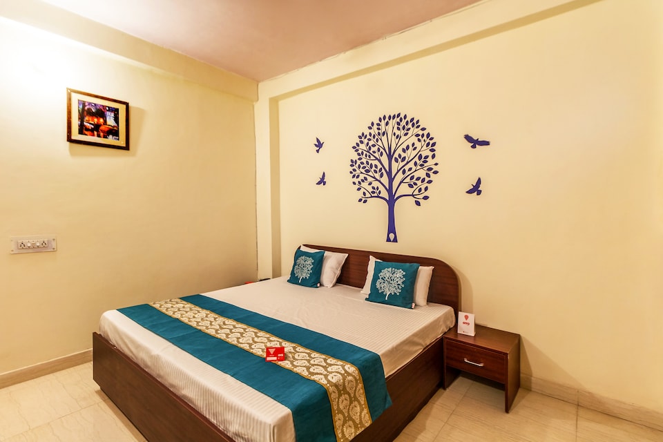 OYO 3105 Madhav Stays, Noida Expressway SEZ, Noida