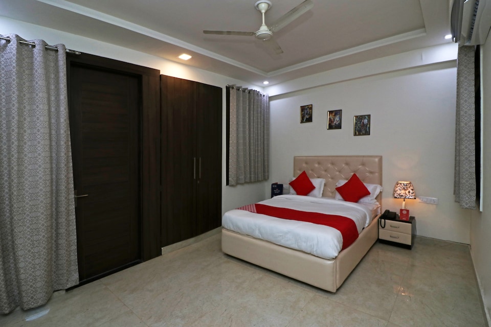 OYO 23221 Amigos Suites, Fatehabad Road, Agra