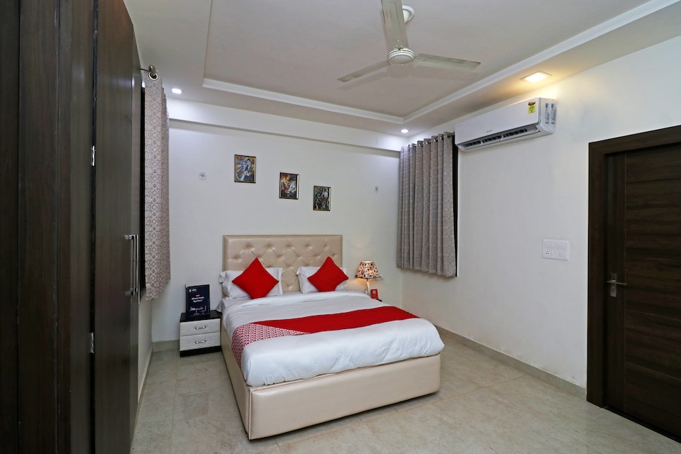 OYO 23221 Amigos Suites, Fatehabad Road, Agra