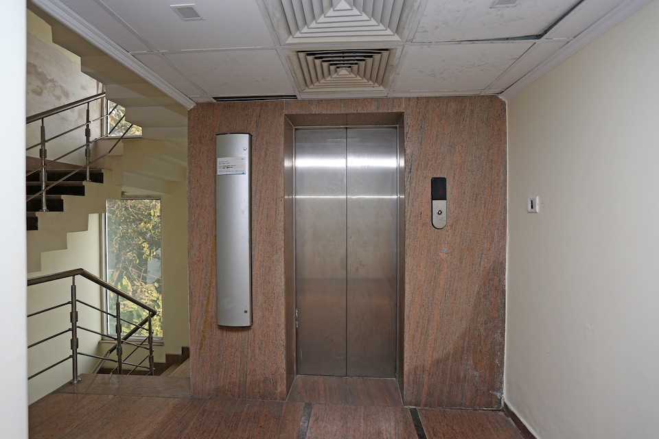 Capital O 23224 F-14 Green Park, AIIMS Delhi, Delhi