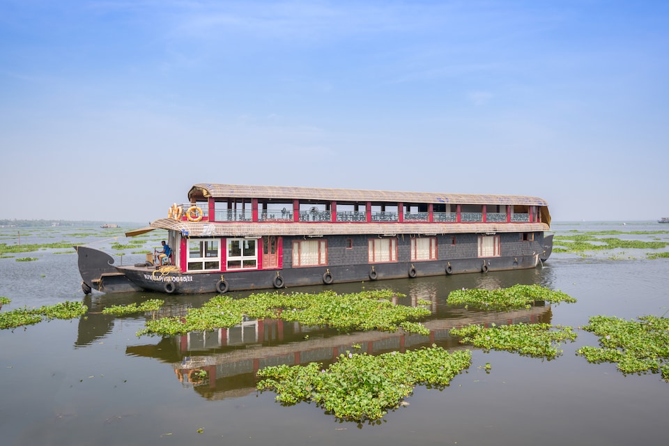 OYO 23230 Alleppey Eco Cruise 4 Bhk Sharing Houseboat, Alappuzha Backwaters, Punnamada Alleppey