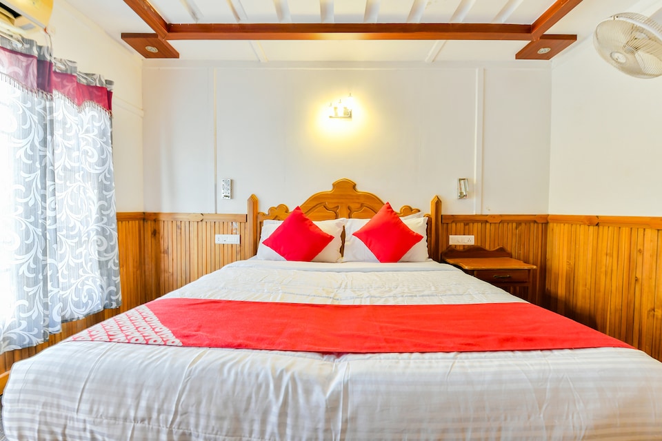 OYO Khbo Gold Sharing Houseboat, Alappuzha Backwaters, Punnamada Alleppey