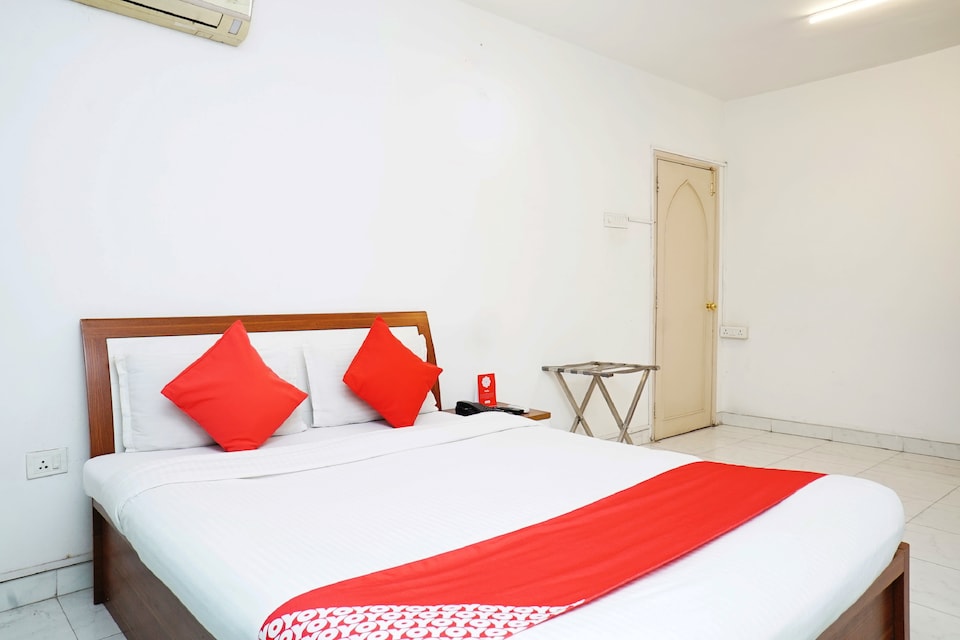 OYO 23239 10 Blossoms Service Apartments, Koregaon Park Pune, Pune