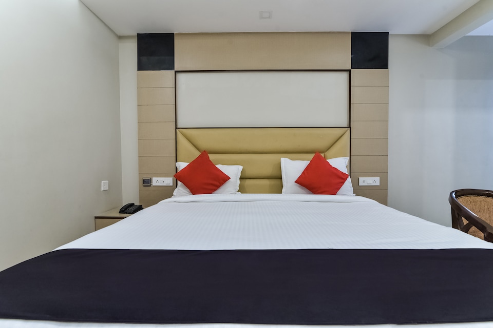 Capital O Yugantar, Civil Lines - High Court, Prayagraj