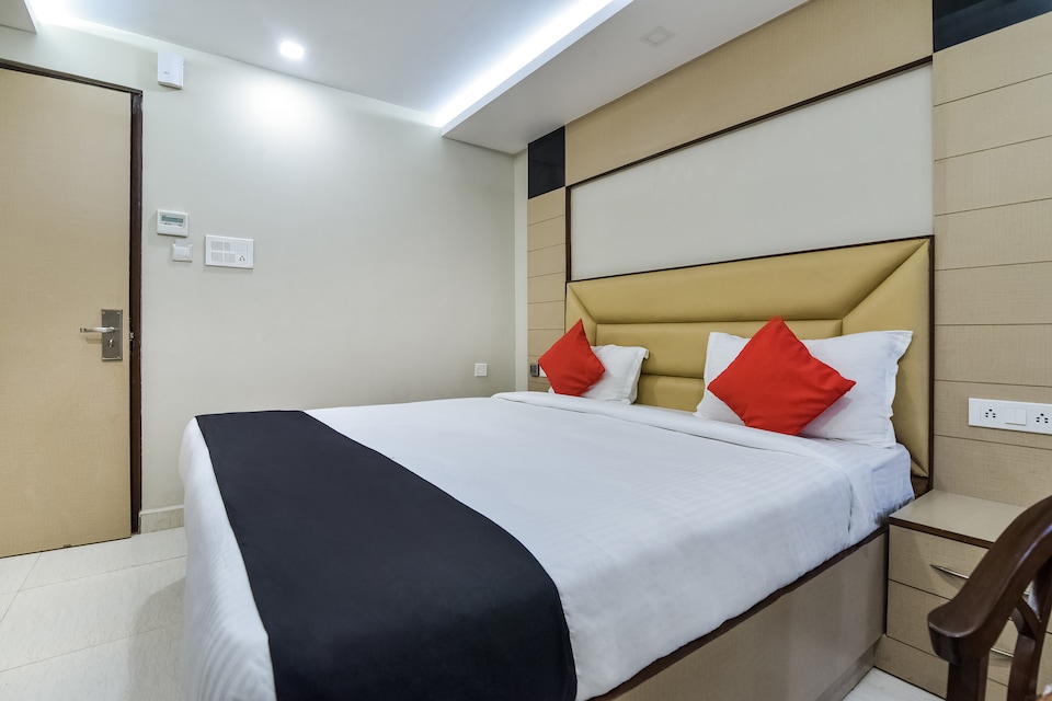 Capital O Yugantar, Civil Lines - High Court, Prayagraj