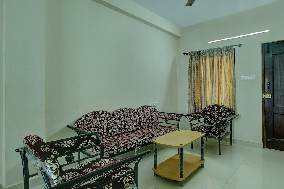 OYO Flagship 15860 Navanna Residency TTC Nagar, Madurai City Centre, Madurai