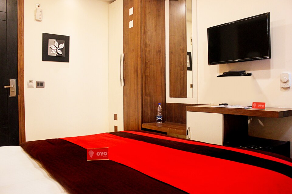 OYO Rooms 149 Peera Garhi Metro Station, Paschim Vihar Delhi, Delhi