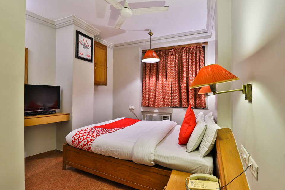 OYO 23288 होटल शिखर, Ashram Road Ahmedabad, अहमदाबाद