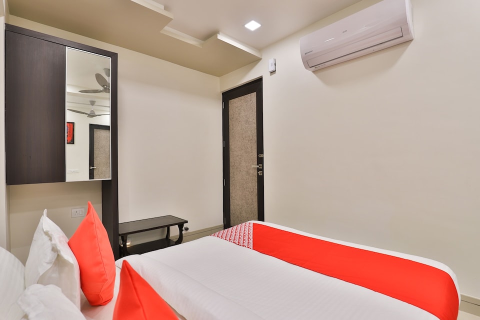OYO Hotel Anmol Palace, GIDC Vatva Ahmedabad, Ahmedabad