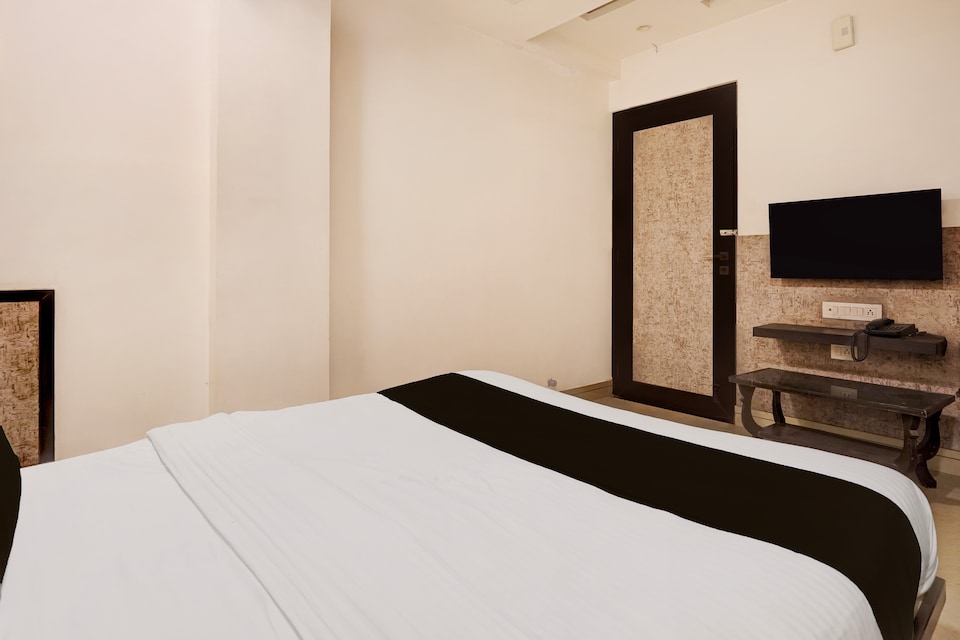 Super Hotel O Vatva Railway Station Formerly Anmol Palace, GIDC Vatva Ahmedabad, Ahmedabad