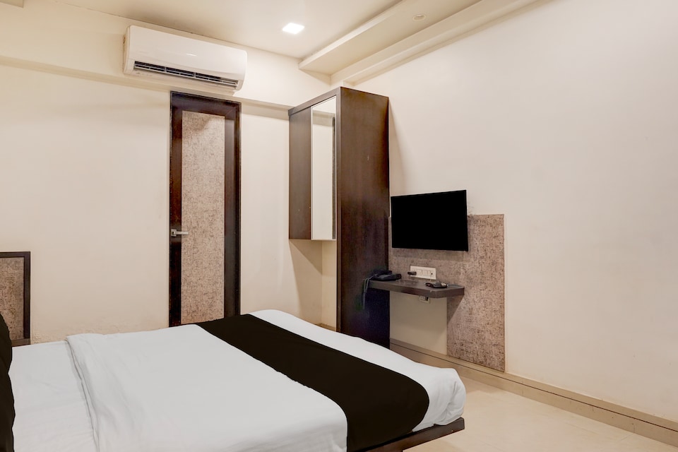 Hotel O Vatva Railway Station Formerly Anmol Palace, GIDC Vatva Ahmedabad, Ahmedabad