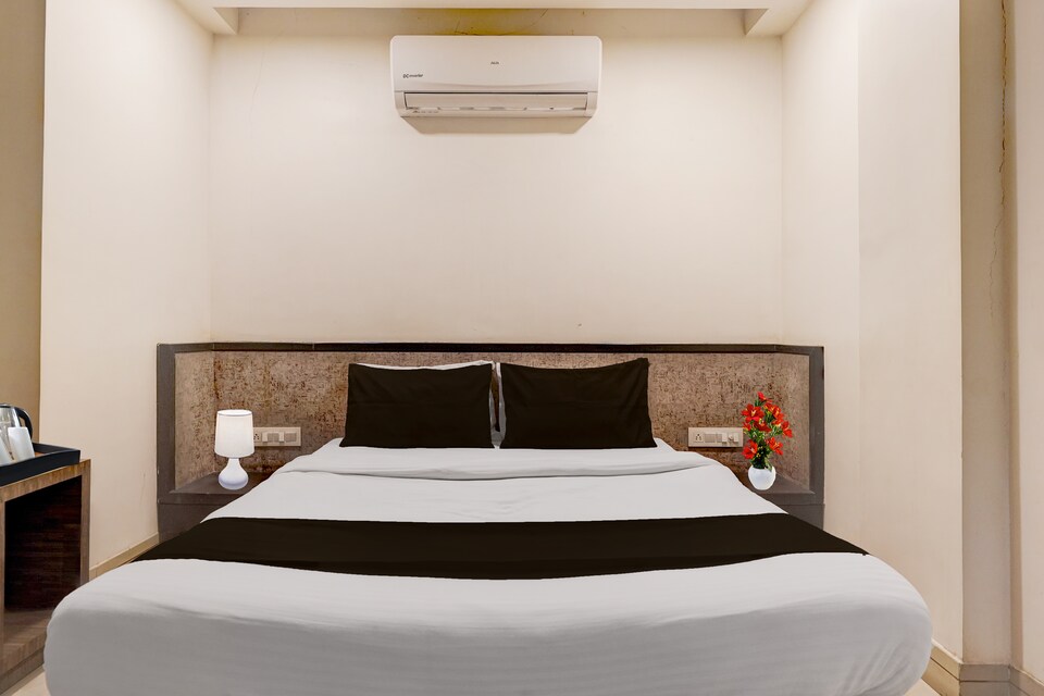 Hotel O Vatva Railway Station Formerly Anmol Palace, GIDC Vatva Ahmedabad, Ahmedabad