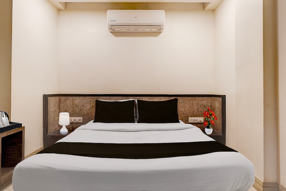 Hotel O Vatva Railway Station Formerly Anmol Palace, GIDC Vatva Ahmedabad, Ahmedabad